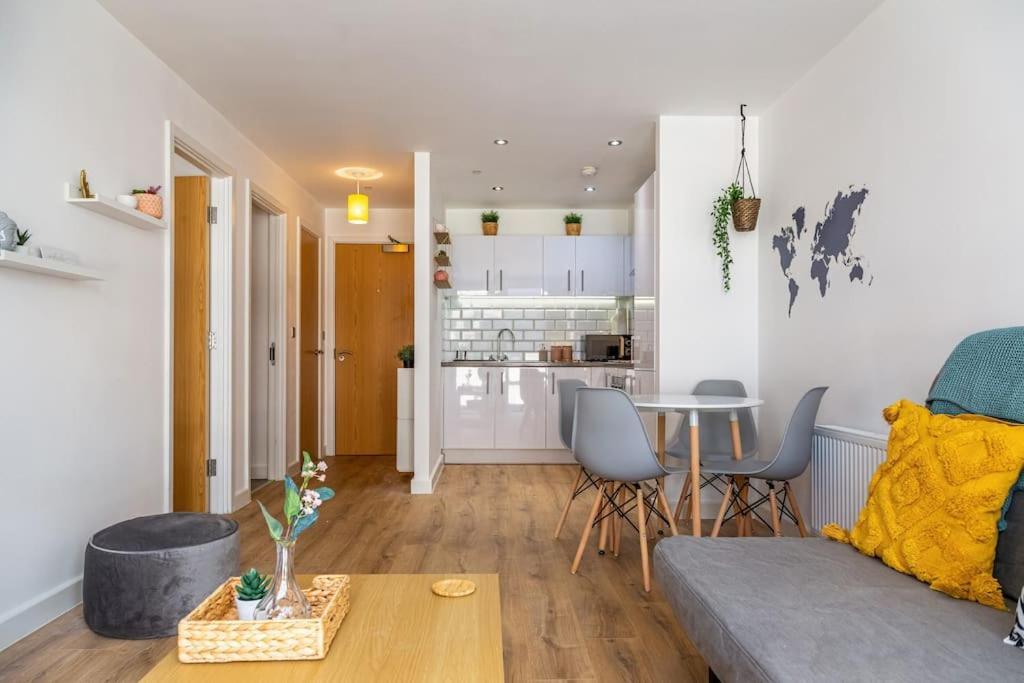 Natural Light City Center Pad Бирмингам Екстериор снимка