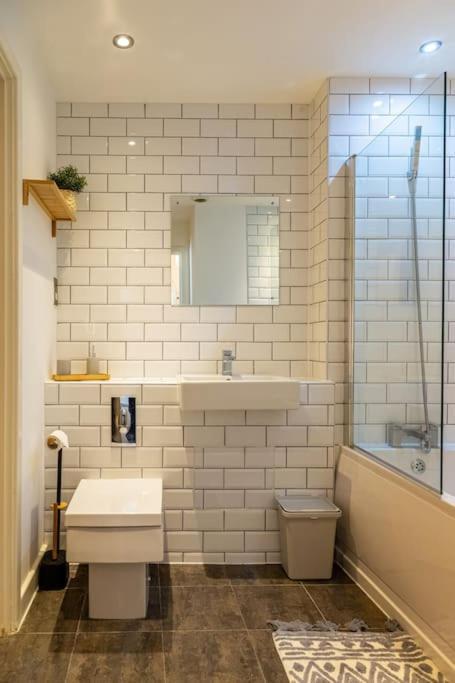 Natural Light City Center Pad Бирмингам Екстериор снимка