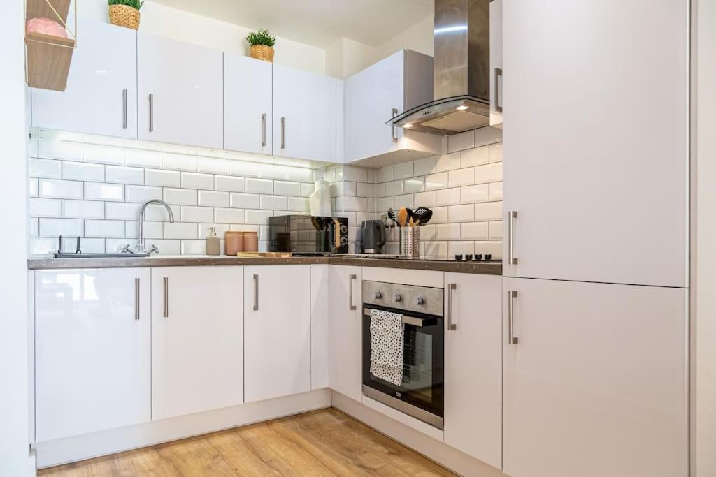 Natural Light City Center Pad Бирмингам Екстериор снимка