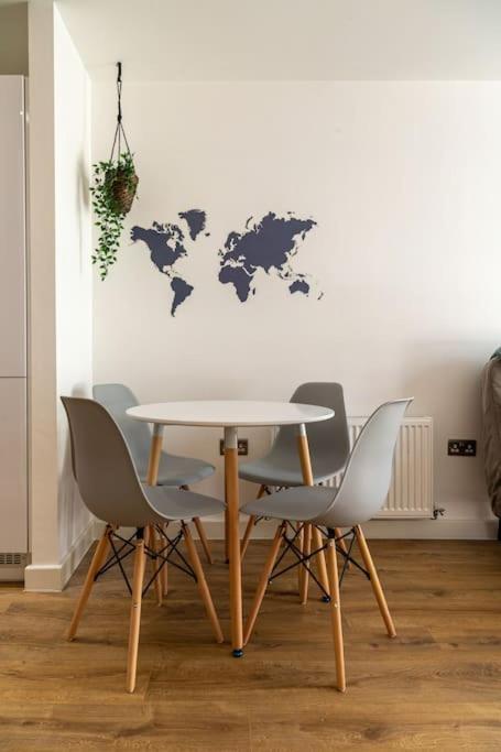 Natural Light City Center Pad Бирмингам Екстериор снимка
