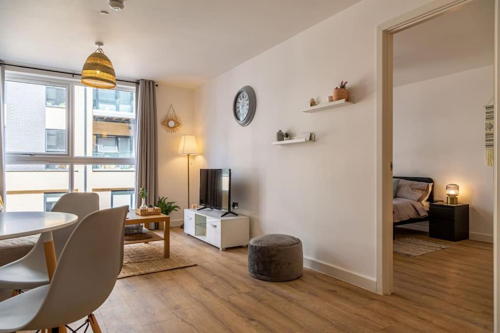 Natural Light City Center Pad Бирмингам Екстериор снимка