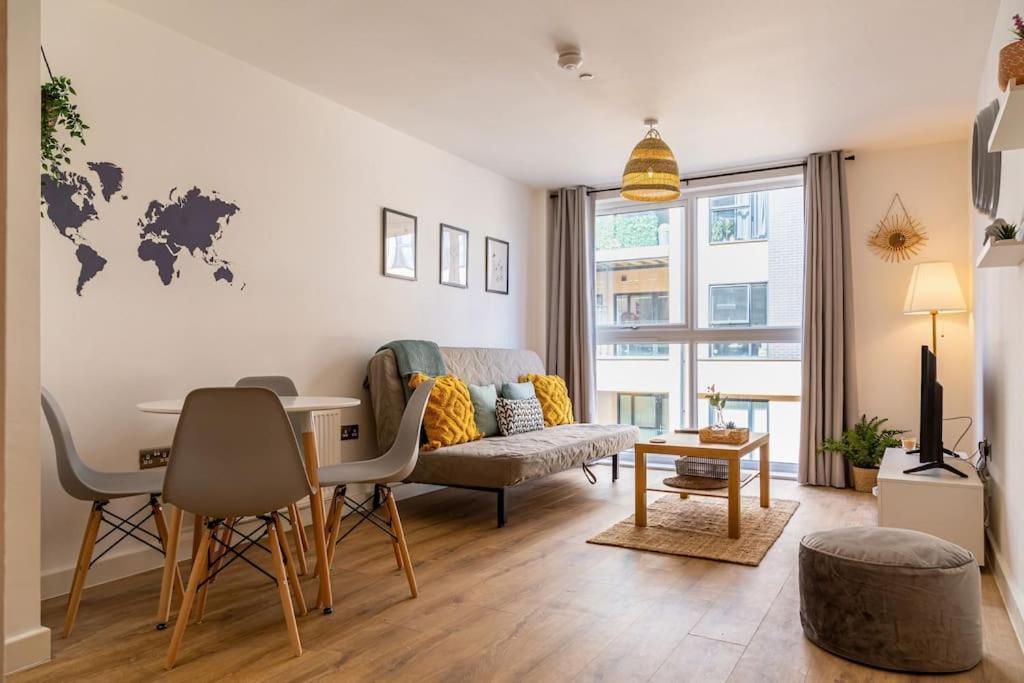 Natural Light City Center Pad Бирмингам Екстериор снимка